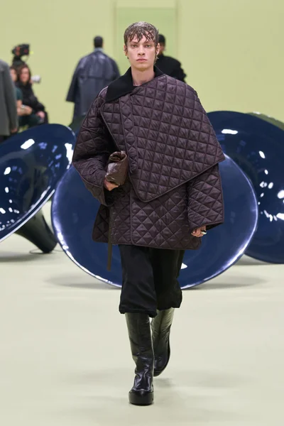 Look 27